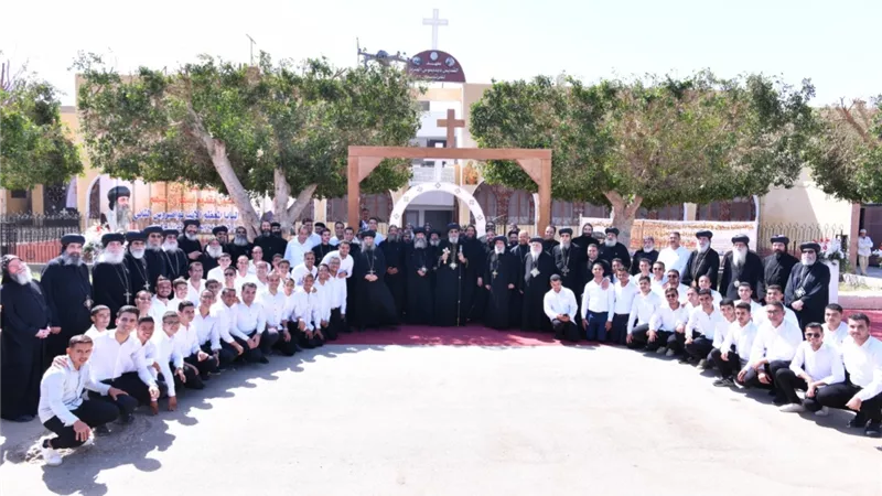 نشاط رعوي مكثف لقداسة البابا في الدير المحرق بأسيوط
