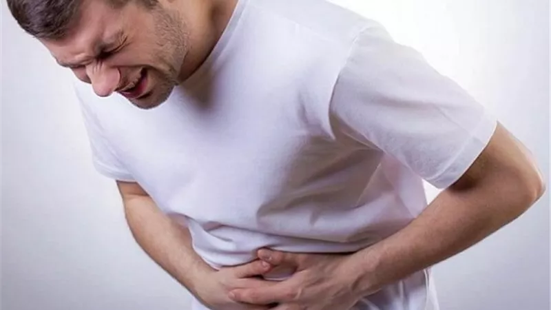 الفرق بين التسمم الغذائي والزائدة الدودية .. الأسباب وطرق العلاج