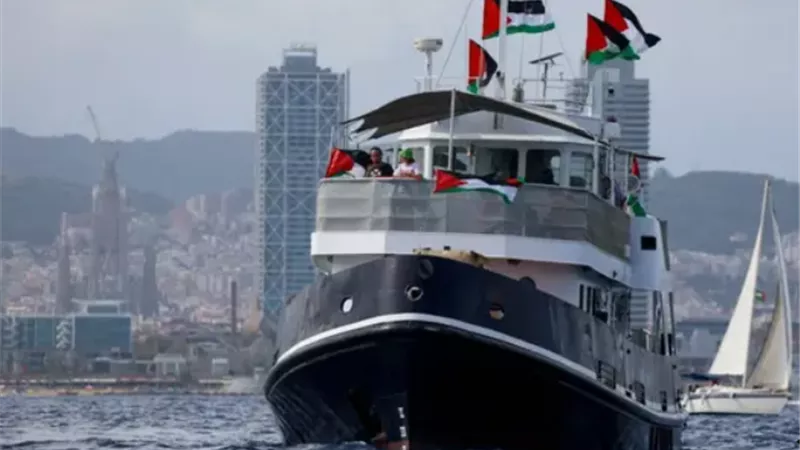 إسرائيل تعتقل نشطاء أسطول المساعدات لغزة وتبدأ بترحيلهم إلى أوروبا