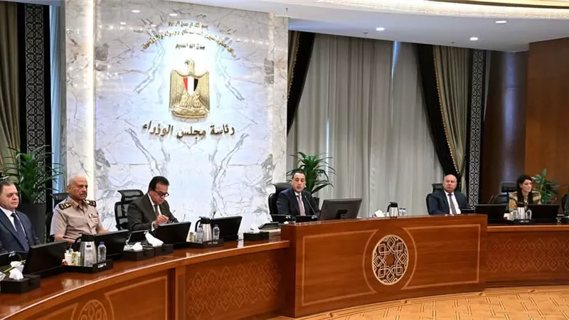 الحكومة تُحذر المتعدين على أراضي طرح النهر من غمرها بالمياه