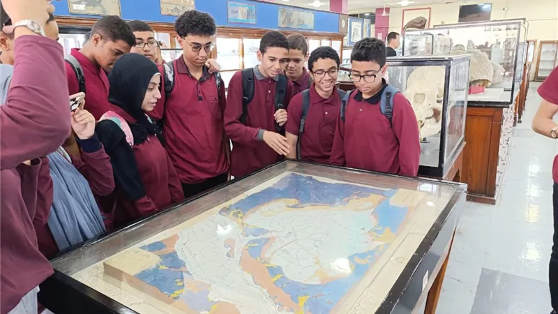 زيارة تعليمية لطلاب معهد الكوزن المصري الياباني للمتحف الجيولوجي