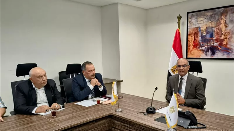 نائب وزير الإسكان يُتابع موقف مشروعات الصرف الصحى بمحافظة الاقصر