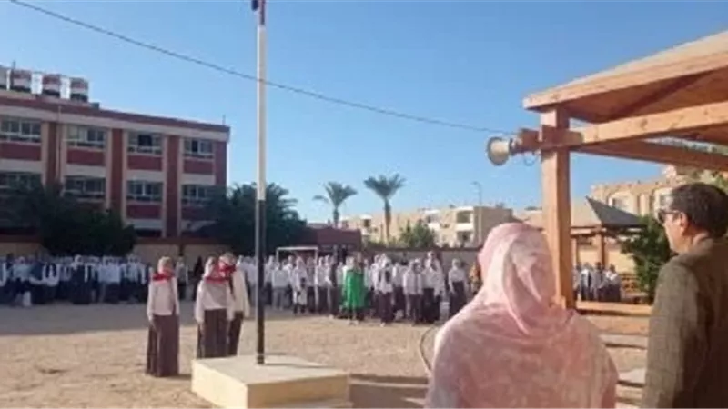 مدير تعليم جنوب سيناء يتابع انتظام الدراسة بمدرسة الزهور الثانوية