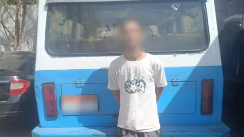 ضبط سائق ميكروباص اصطدم باتوبيس سياحى وحاول الهرب بالقاهرة