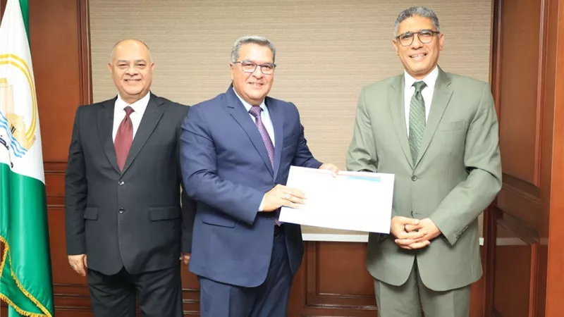 محافظ الجيزة يكرم القائمين على إنجاز الخطة الاستثمارية