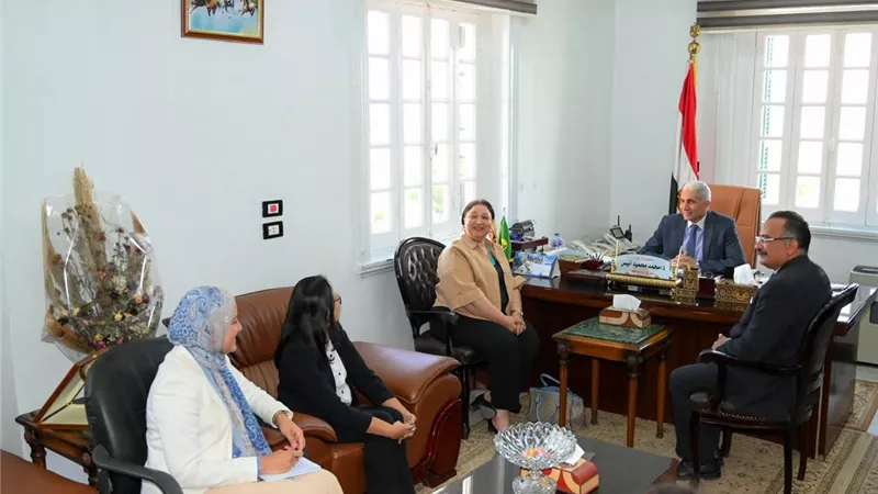 نائبة وزيرة التضامن ووفد الفاويتابعان مشروعات تعزيز الأمن الغذائى