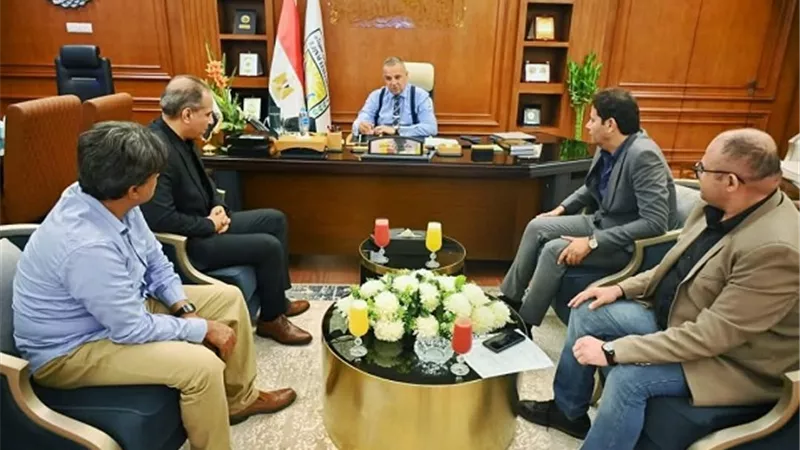محافظ جنوب سيناء يتابع مشروعات الكهرباء بالمدن والتجمعات