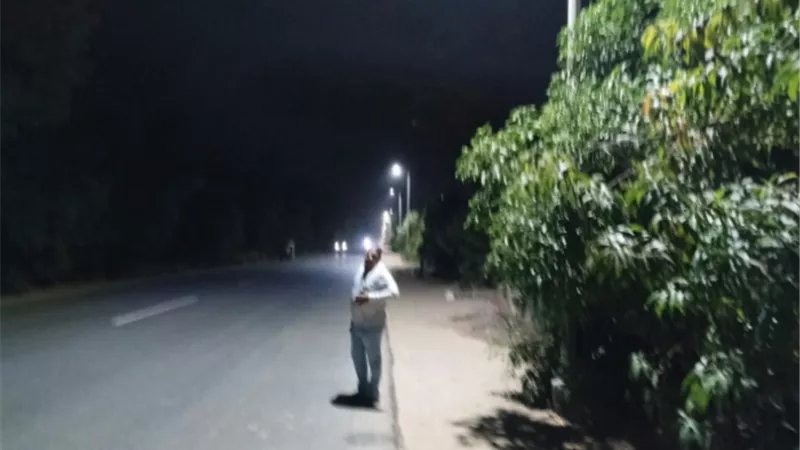 محافظ أسيوط: أعمال صيانة وتركيب كشافات إنارة بقرى مركز ساحل سليم