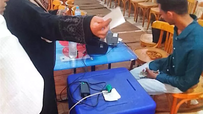 الكشف على ٤٠٠ مواطن بقافلة زهورالأمراءبالدلنجات