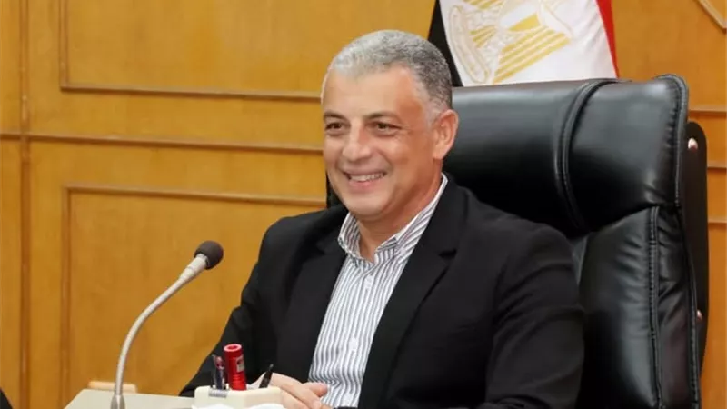 كشافات جديدة بمنظومة الإنارة العامة في الإسماعيلية