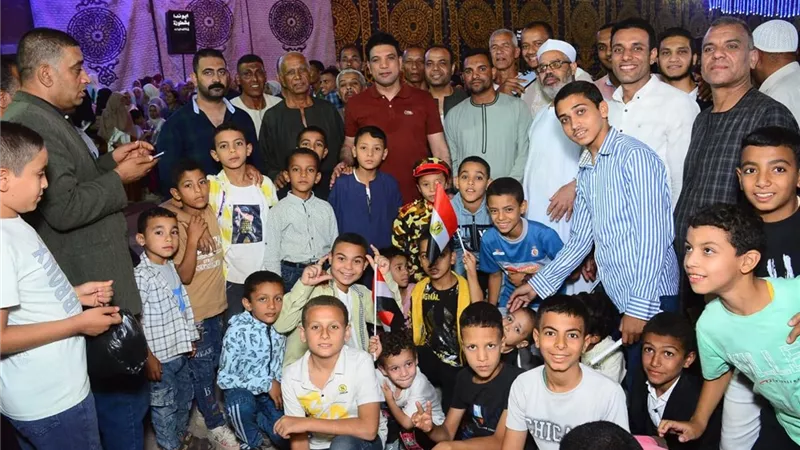 نائب محافظ سوهاج يكرم المتفوقين و حفظة القرآن الكريم في شطورة