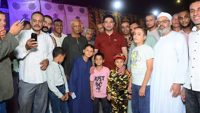 نائب محافظ سوهاج يكرم 700 طالب و24 حافظًا للقرآن الكريم بشطورة