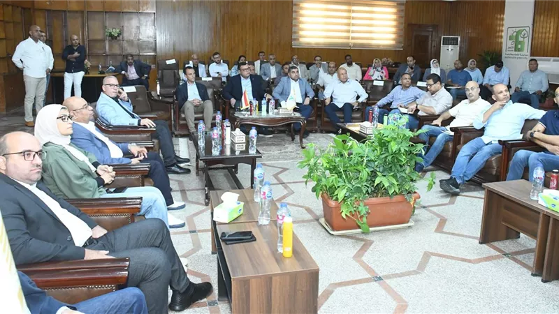وزير الاسكان يتابع ملفات العمل مع رؤساء أجهزة مدن غرب القاهرة