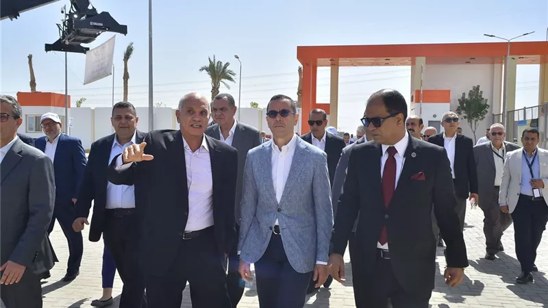 وزير الاستثمار يتفقد المركز اللوجستي الجمركي للمنطقة الاقتصادية لقناة السويس