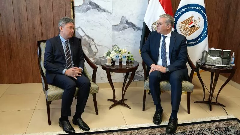 وزير البترول يبحث مع بتروناس الماليزية تعزيز الشراكة الاستراتيجية