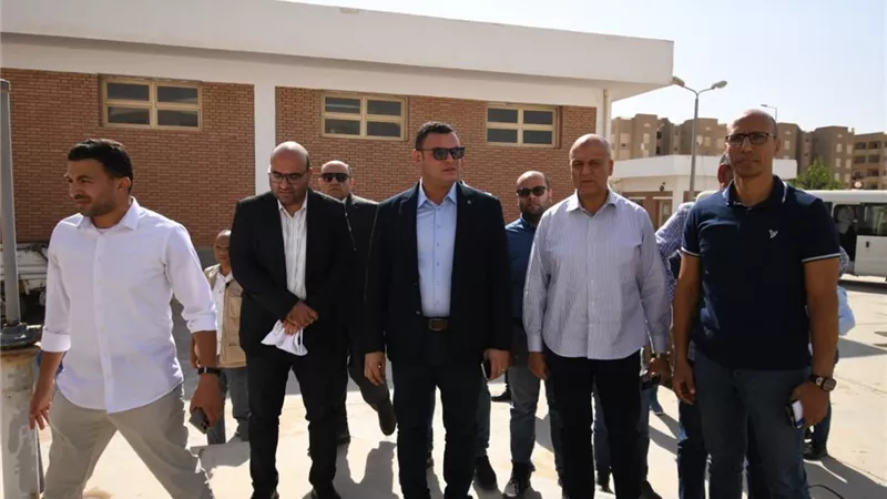 وزير الإسكان يعلن خدمات جديدة لأهالي حدائق أكتوبر .. صور