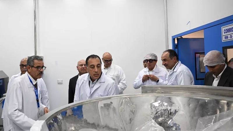 رئيس الوزراء يفتتح مصنعي إنتاج «الخامات الدوائية والمطهرات»