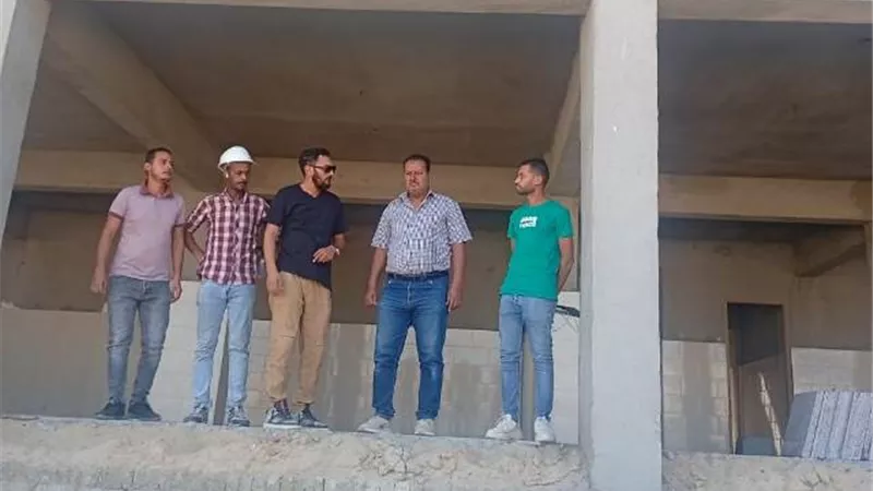 رئيس جهاز حدائق العاشر يعلن عن أهم المشروعات الخدمية فى المدينة.. صور