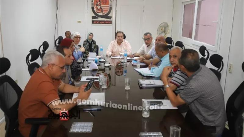 د عكاوى يتابع العمل بالمركز البيومتري (الأوراق الثبوتية) بالجامعة