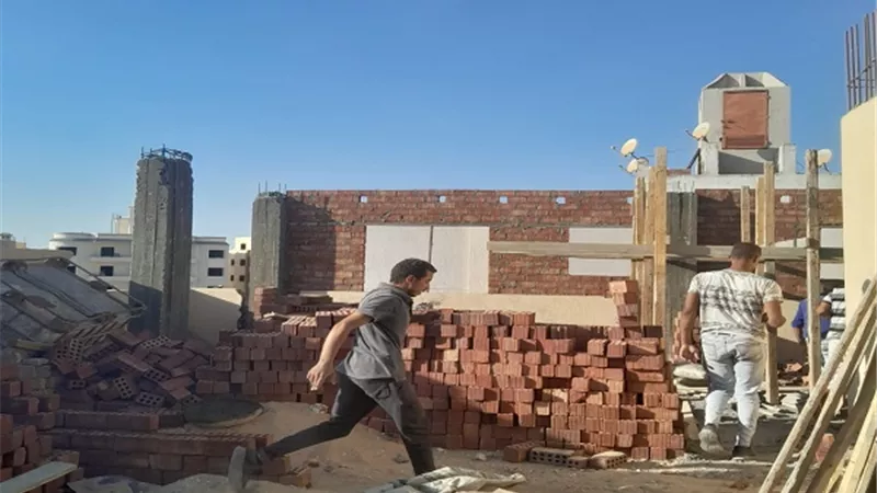 رئيس جهاز أكتوبر يقود حملات إزالة مكثفة بالمناطق السكنية