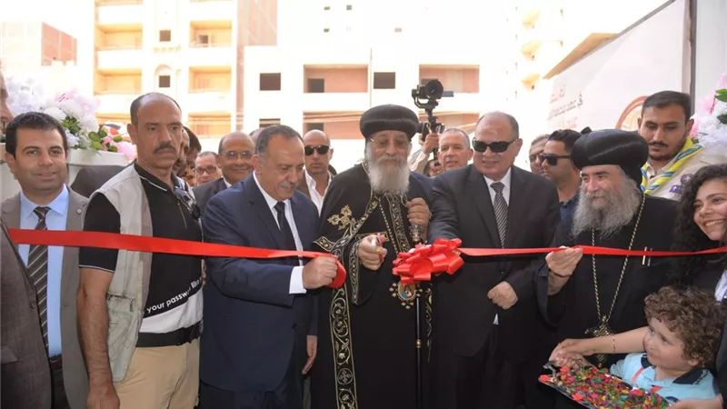 محافظ أسيوط والبابا تواضروس يفتتحان مدرسة المحبة الجديدة بحى غرب