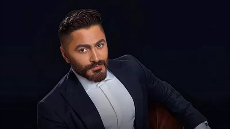 تامر حسني يشارك جمهوره أغنية للعندليب .. فيديو