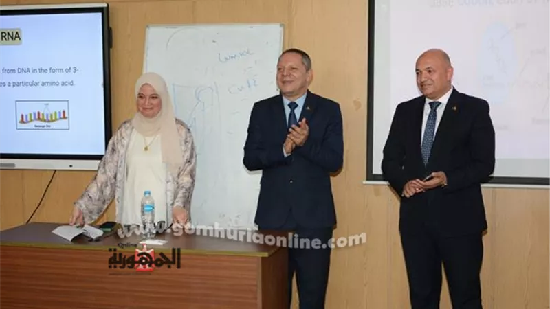 رئيس جامعة دمياط يتفقد مدرجات كلية الطب