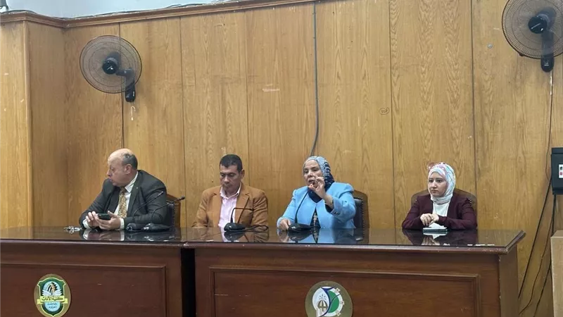 انطلاق فعاليات مشروع التنور المجتمعي بكلية الآداب جامعة الفيوم