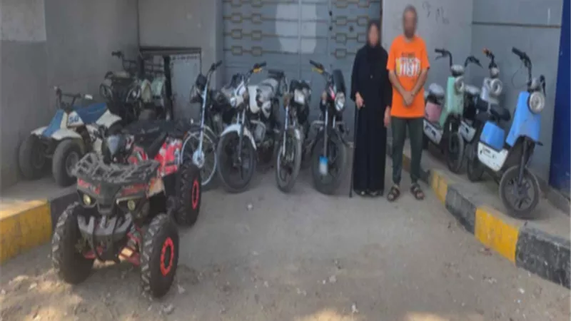 ضبط رجل وسيدة لقيامها بتأجيردراجات نارية للطلبةعقب إنتهاء الدراسة