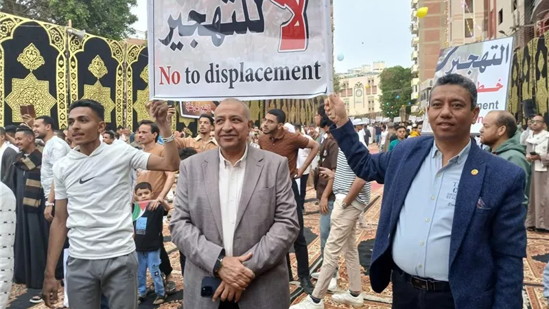 عمال أسيوط يهنئون الرئيس السيسي والشعب المصري بذكرى أكتوبر
