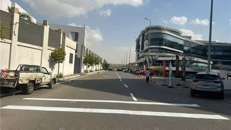 بدء أعمال تحسين الطرق الرئيسية بالقاهرة الجديدة