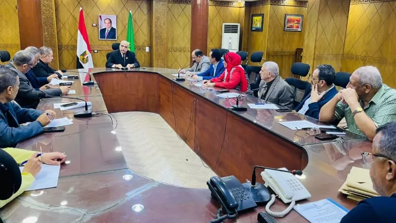 مدير تعليم القليوبية يتابع انتظام الدراسة وتفعيل التوجيهات الوزارية