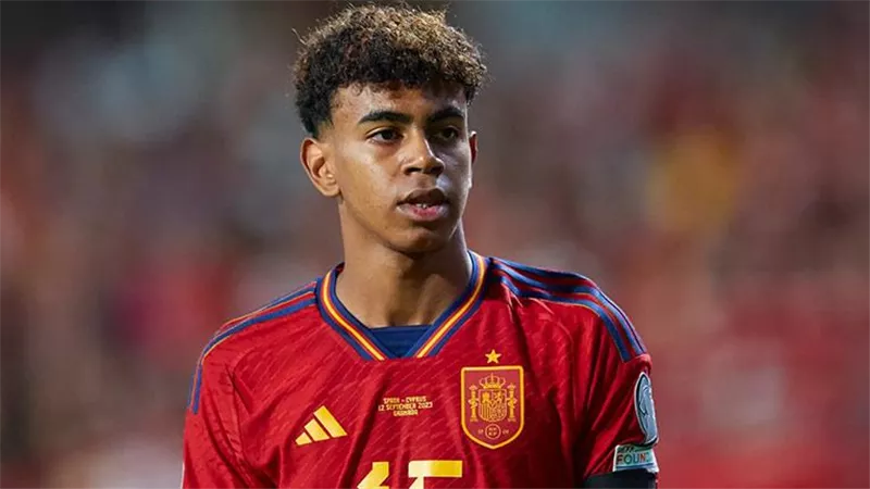 مهاجم سيلتا فيجو يعوض لامين يامال في منتخب إسبانيا