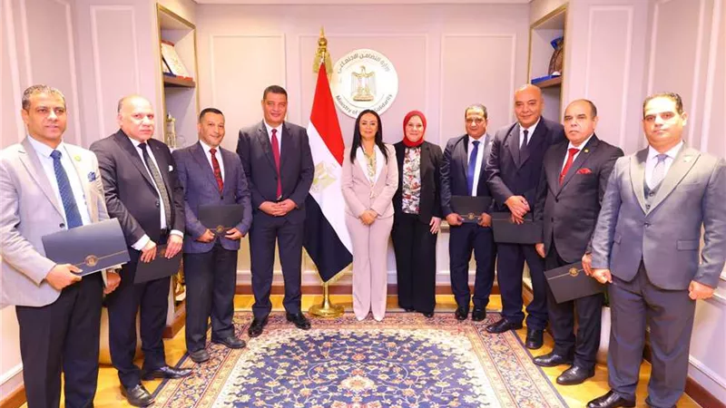وزيرة التضامن الاجتماعي تكرم لجنة متابعة الشكاوى والطلبات