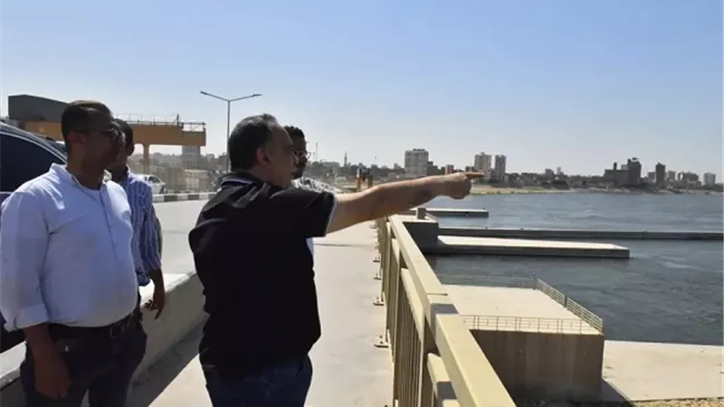 محافظ أسيوط يزور القناطر الجديدة ويؤكد: الموقف المائي مستقر