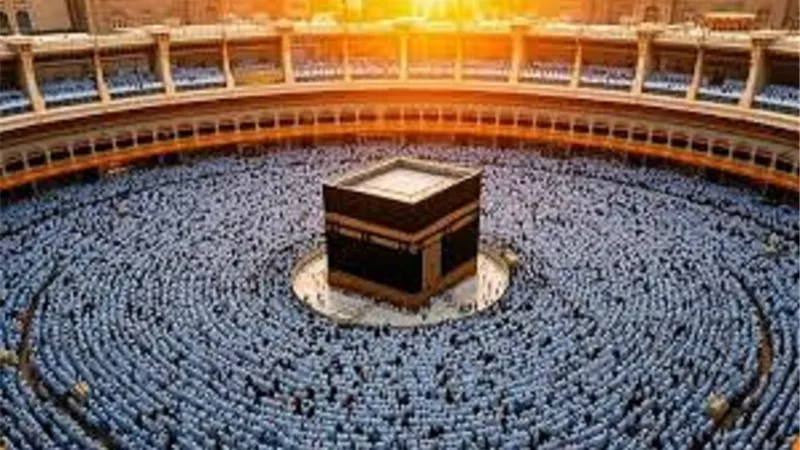 هل يُعَدُّ مستطيعًا مَن يَحُجُّ عن والده بعمل جمعيةٍ