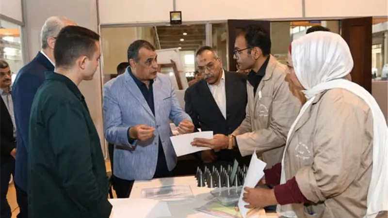 جولة مفاجئة لوزير الإنتاج الحربي لمتابعة مراحل التصنيع بمصنع 300