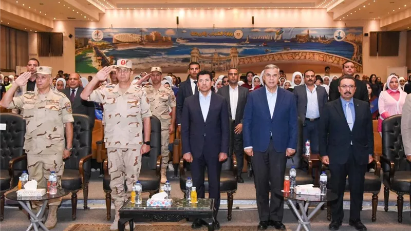 تكريم أسر الشهداء والمتفوقين في ندوة الدفاع الشعبي بالإسكندرية