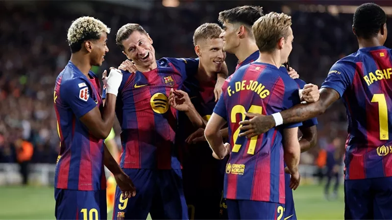 ليفاندوفسكي يقود هجوم برشلونة لمواجهة إشبيلية