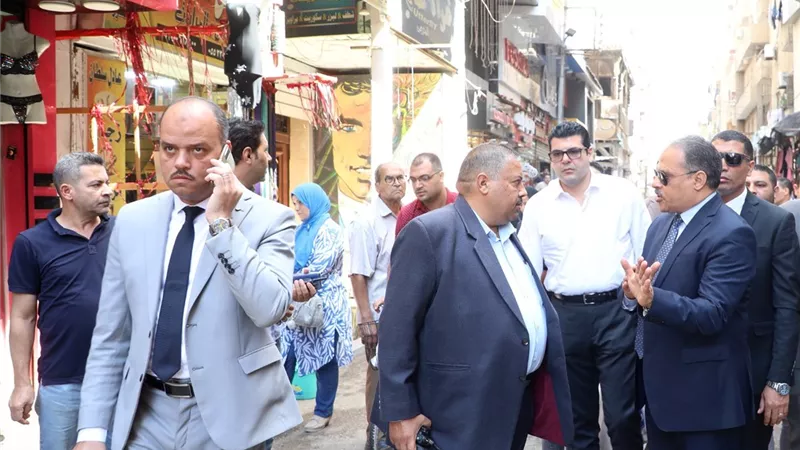 إحالة مسئولي حي أول الزقازيق للتحقيق للإهمال والتقصير في العمل