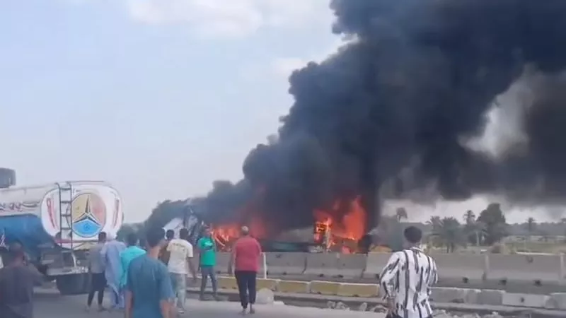 تصادم مروع بين سيارتي نقل واشتعالهما أعلى الطريق الإقليمي بالقليوبية