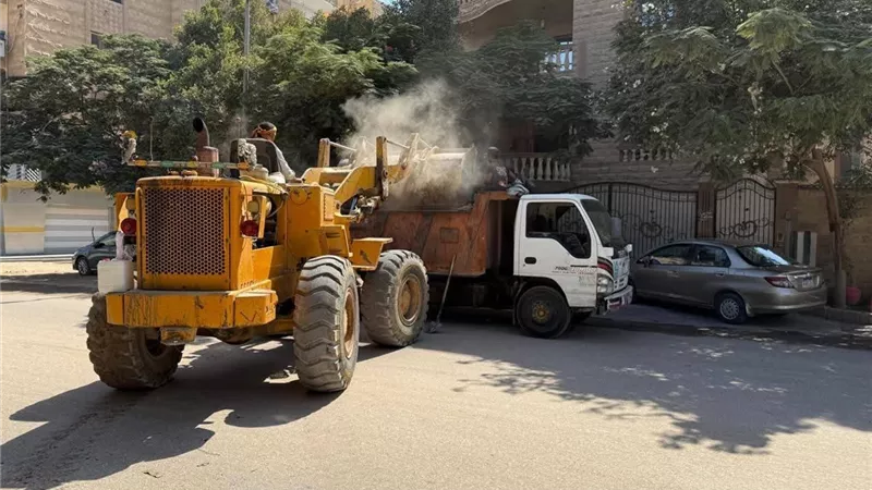 محافظة الجيزة تواصل حملاتها المكبرة بحدائق الأهرام