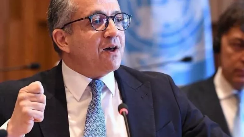 وزير العمل يهنئ 