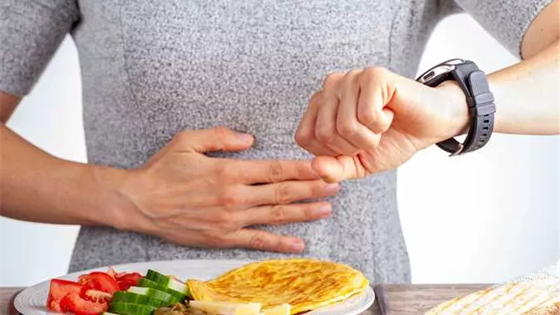 فوائد ومخاطر الصيام المتقطع