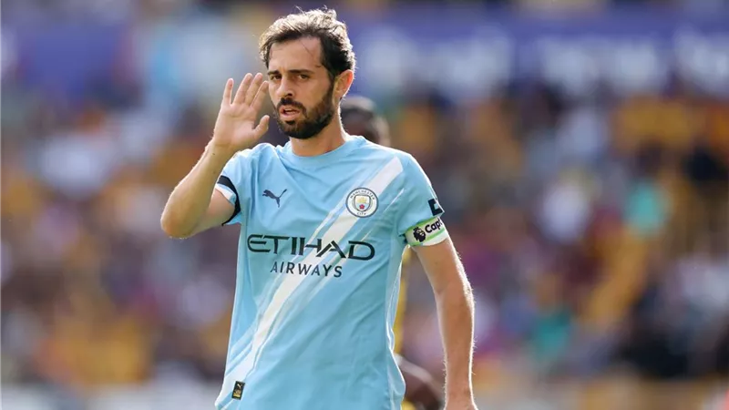 برشلونة ينافس يوفنتوس وأندية سعودية على ضم برناردو سيلفا