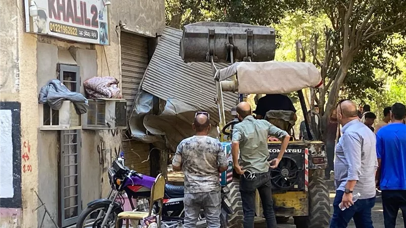 جهاز القاهرة الجديدة يواصل إزالة الورش والأنشطة العشوائية