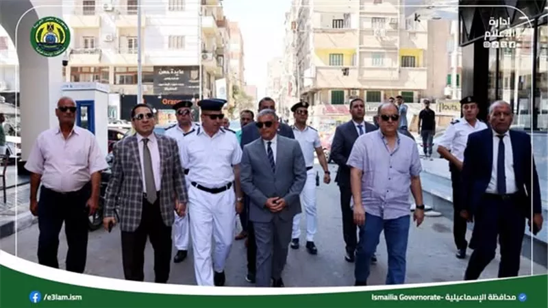محافظ الإسماعيلية يشهد إزالة 3 طوابق مخالفة في عقار بحي ثالث