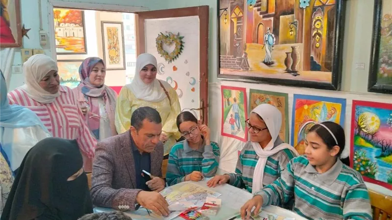 وكيل تعليم الإسماعيلية يفتتح معرض لوحات فنية احتفالا بنصر اكتوبر