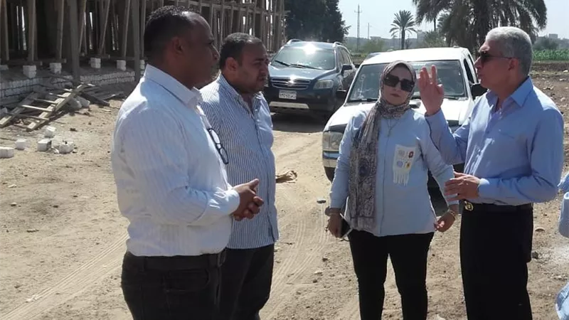 متابعة معدلات تنفيذ المشروعات التنموية والخدمية ببني مزار ومطاي