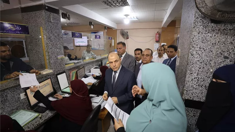 محافظ كفرالشيخ يطمئن على انتظام العمل بالمركز التكنولوجي